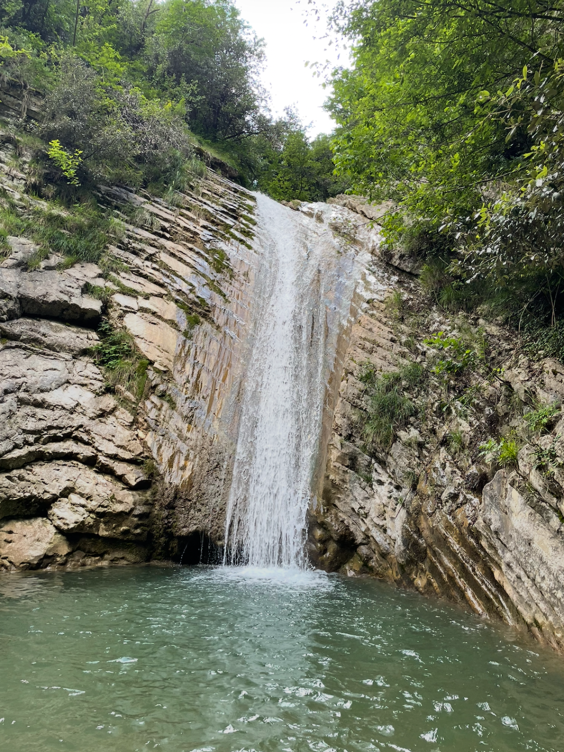 René and Martine at the waterfall